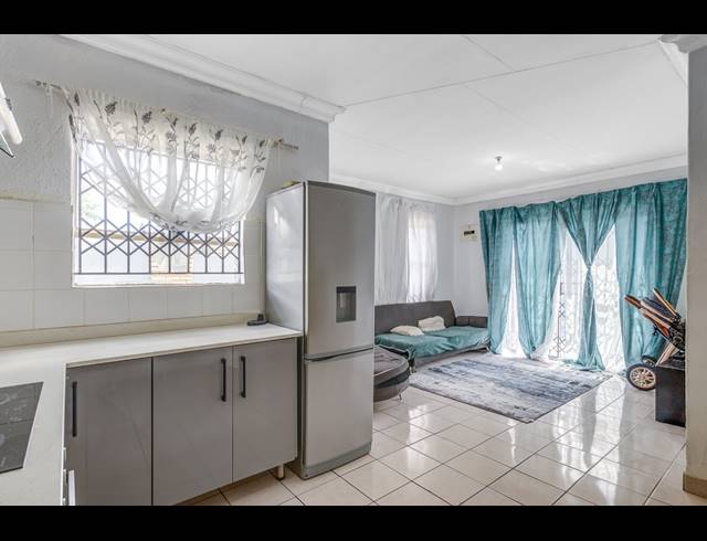 3 BEDROOM FREEHOLD FOR SALE IN COSMO CITY